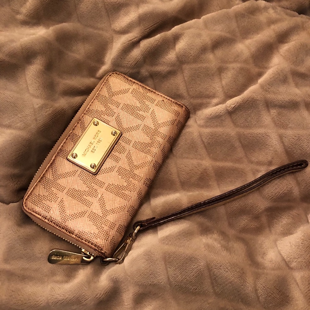 Michael Kors | Logo Tech Wristlet | Rose Gold